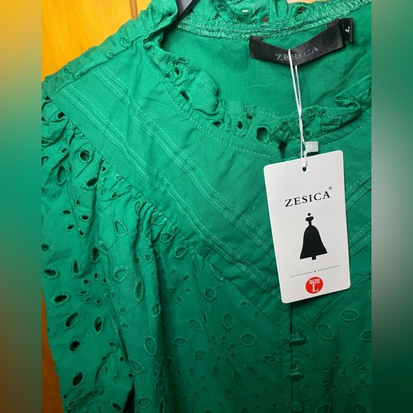 NWT-Zesica DARK Green Eyelet Top available in size L or XL - Picture 5 of 8